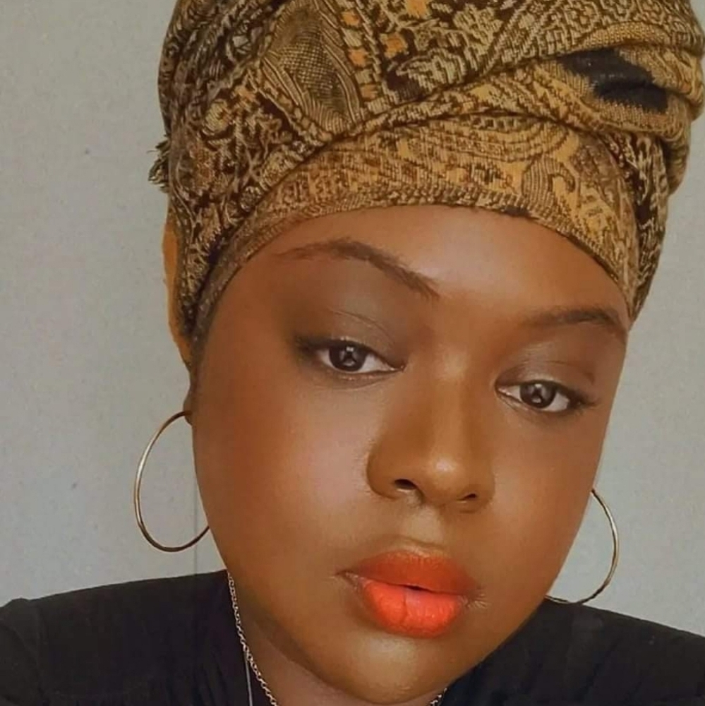 Meet your Posher, Khalia